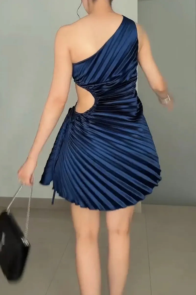 Women's Fashion One Shoulder Waist Cutout Drawstring Pleated Dress