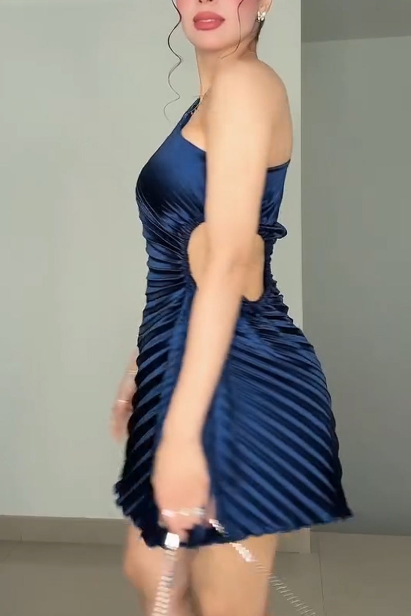 Women's Fashion One Shoulder Waist Cutout Drawstring Pleated Dress