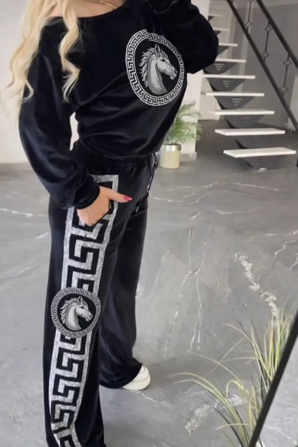 Women Round Neck Printed Casual Suit