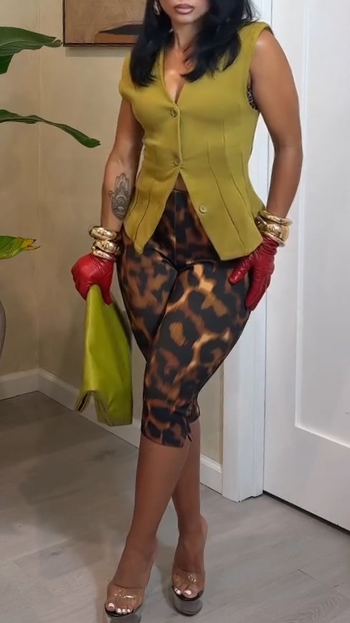 Women Casual V-neck Sleeveless Breasted Top or Printed Cropped Pants